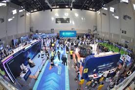 两男子街头比赛拳击，谁输谁赢一目了然！